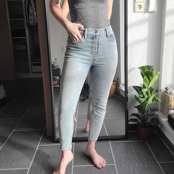 GRLFRND Karolina Button Fly Ankle Jeans Close Call Light Blue Wash Denim Size 25 - Picture 7 of 16